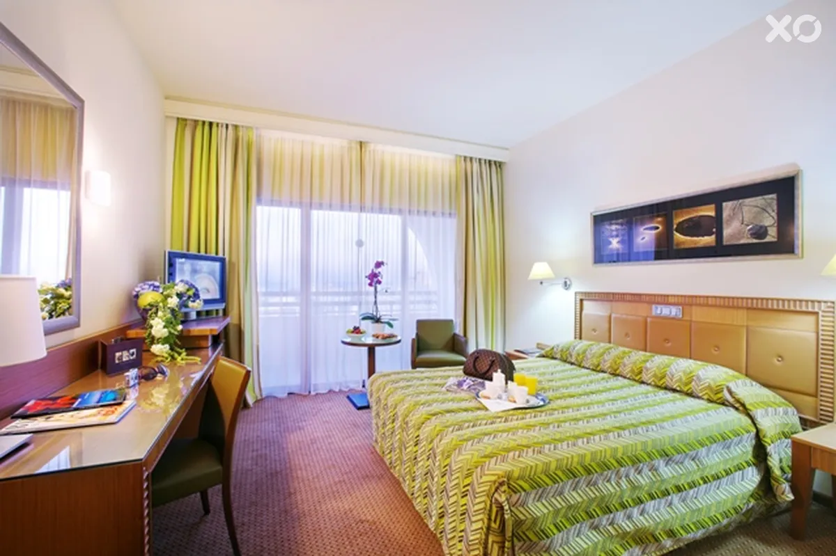 Ajax Hotel