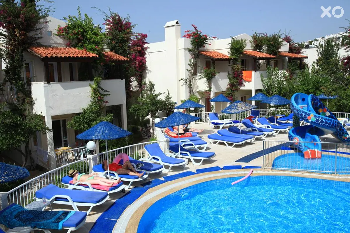 Summer Garden Suites & Beach Hotel