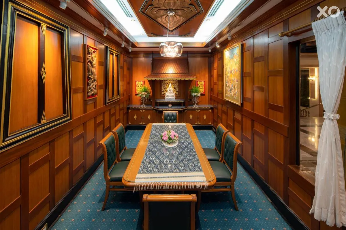 Alexander Hotel