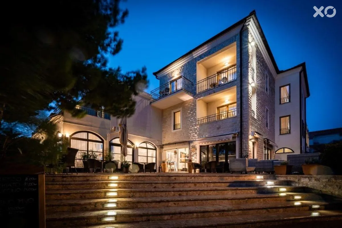 Nikola Hotel