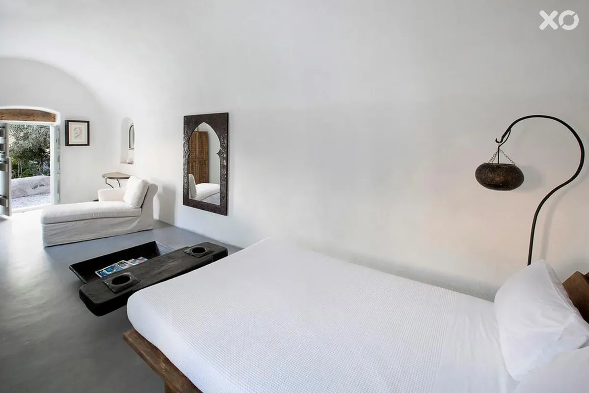 Villas & Mansions of Santorini