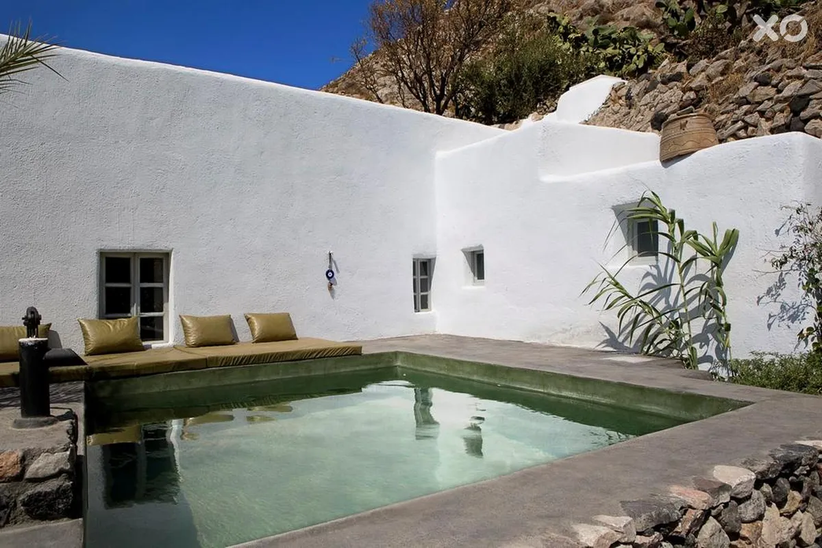 Villas & Mansions of Santorini