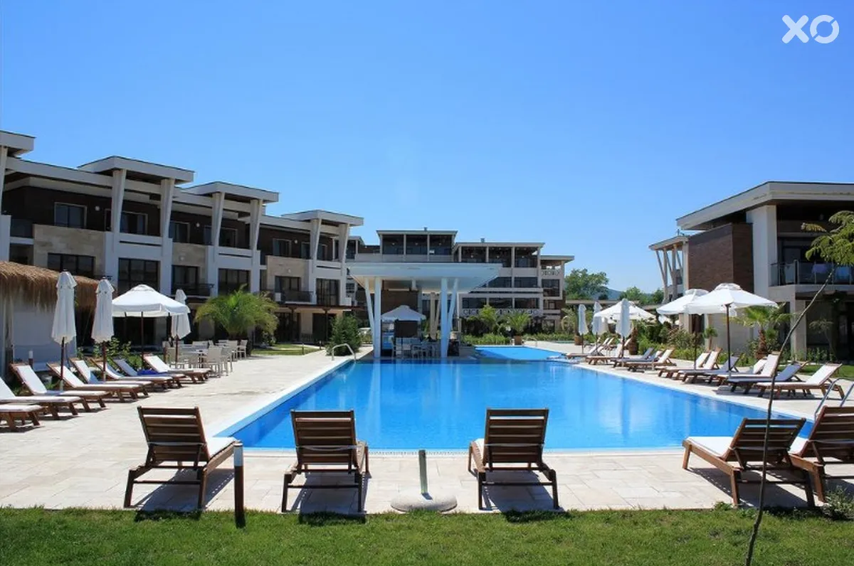 Apolonia Resort