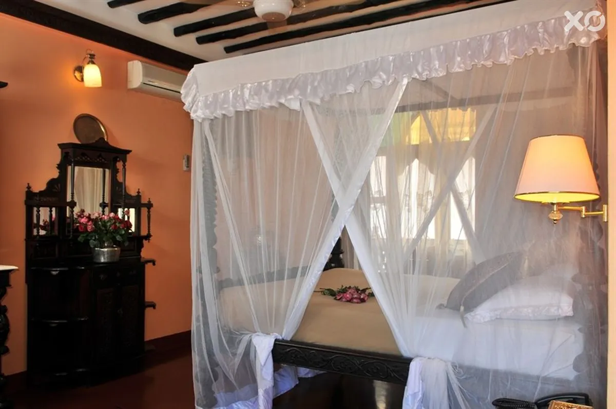 Dhow Palace Hotel