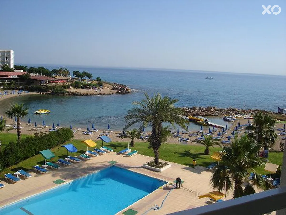 Pola Costa Beach Hotel