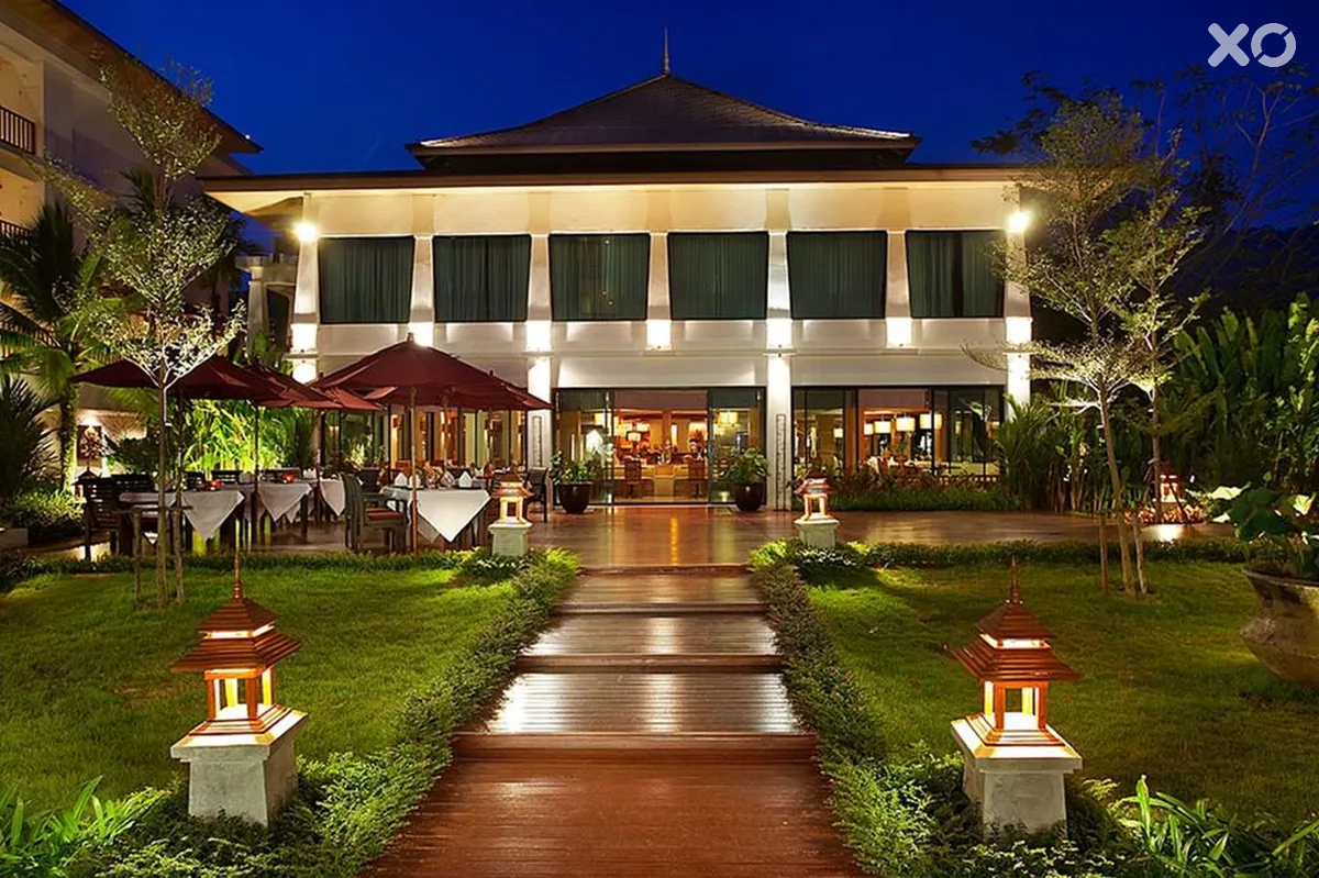 Naithonburi Beach Resort