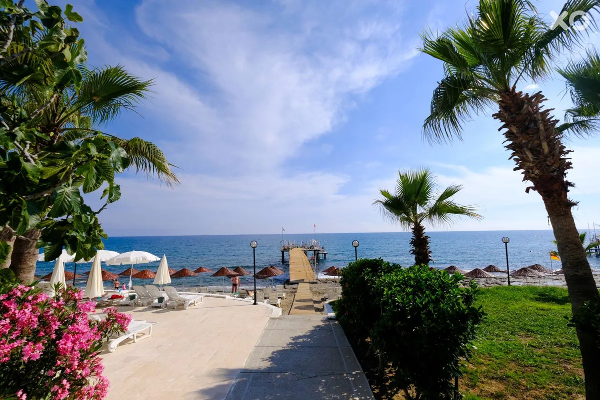 Anitas Beach Hotel