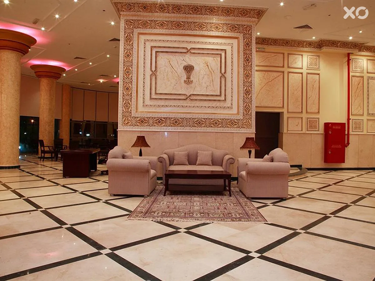 Crown Palace Hotel