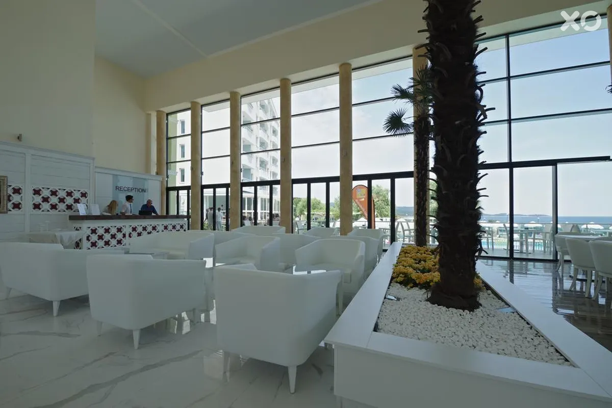 Perla Beach Resort Hotel