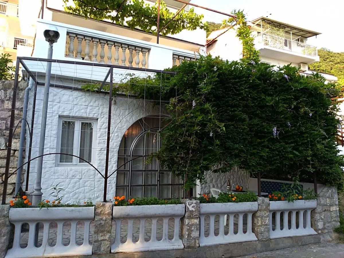 Nikolos Jovanovic Villa