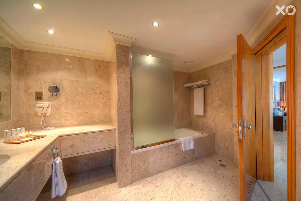 Dubai Marine Beach Resort & Spa
