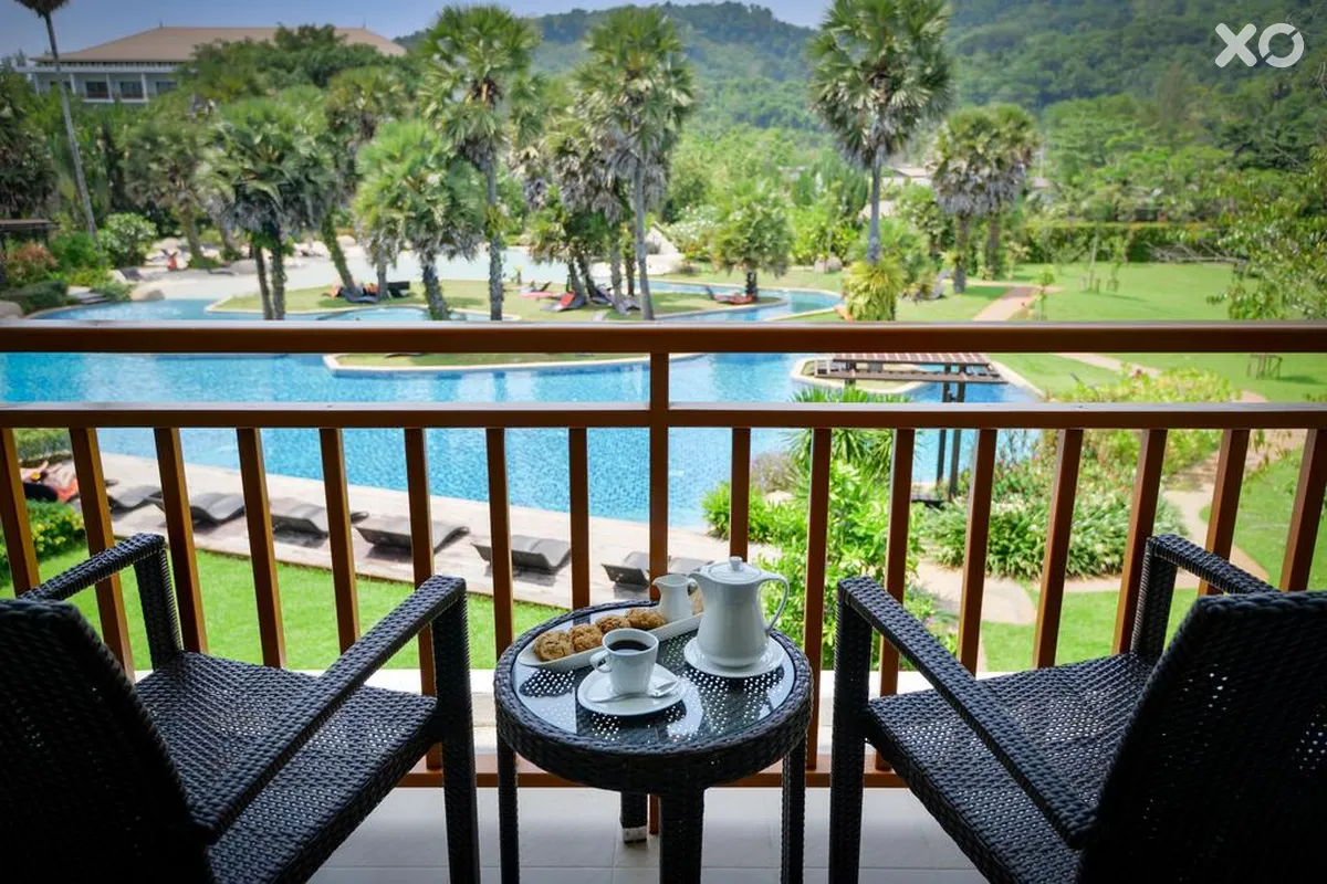 Naithonburi Beach Resort