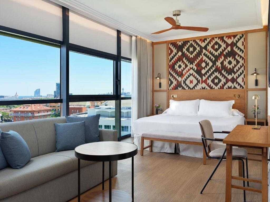 Барселона для поєднання моря й міста! Пляж Богателл, набережні бари та поїздки в центр