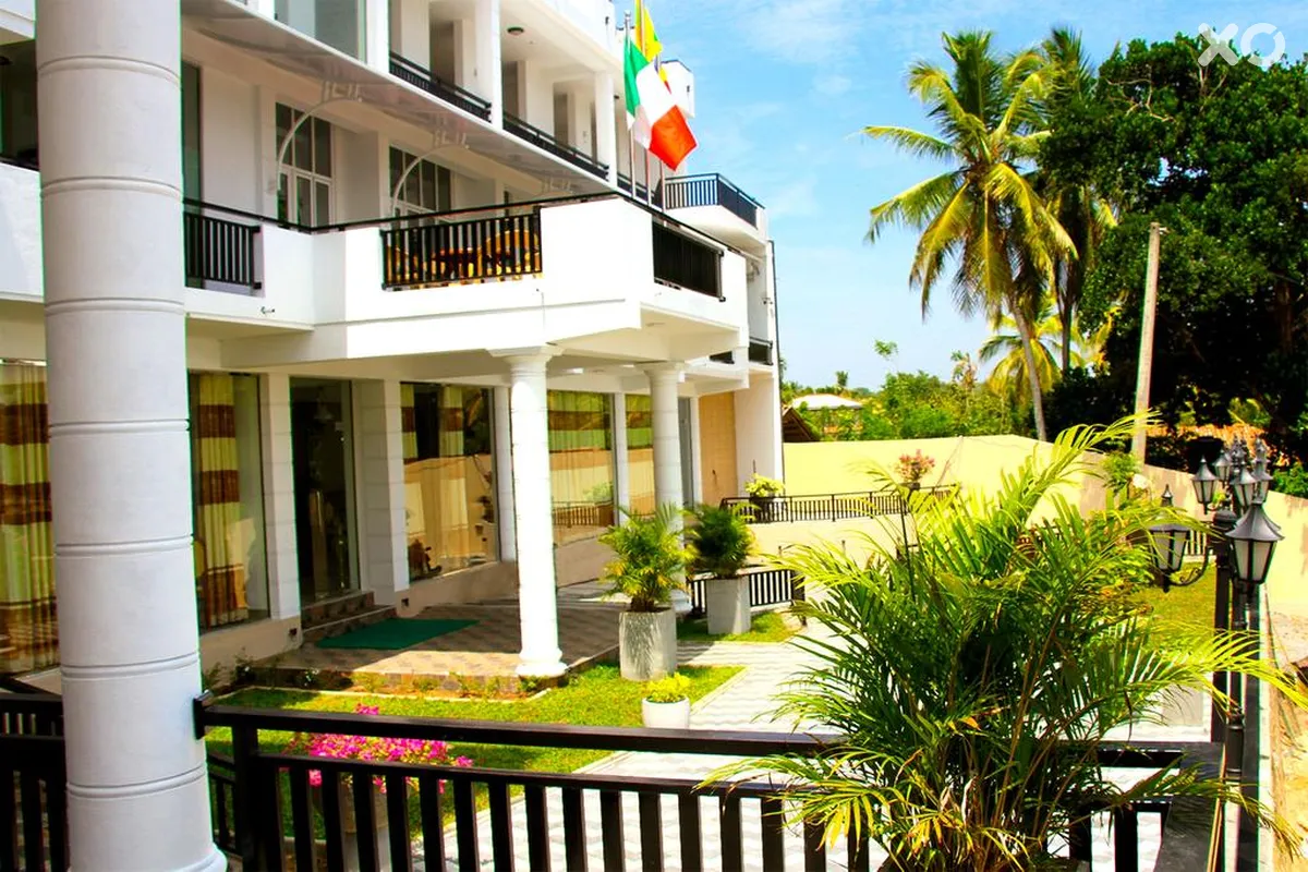Queens Beach Hotel