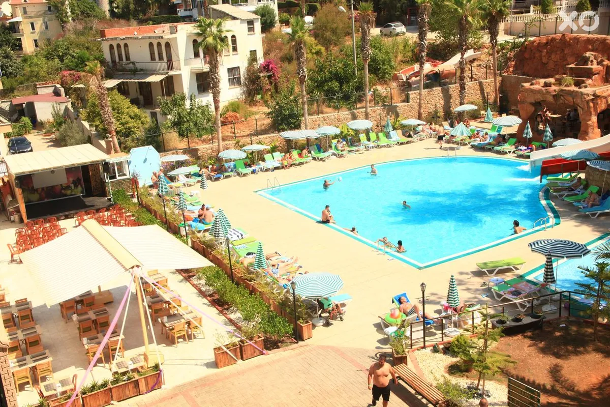 Green Life Hotel