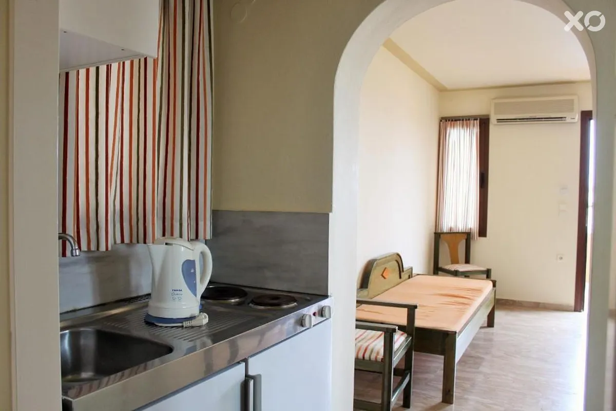 Alexandros M Hotel