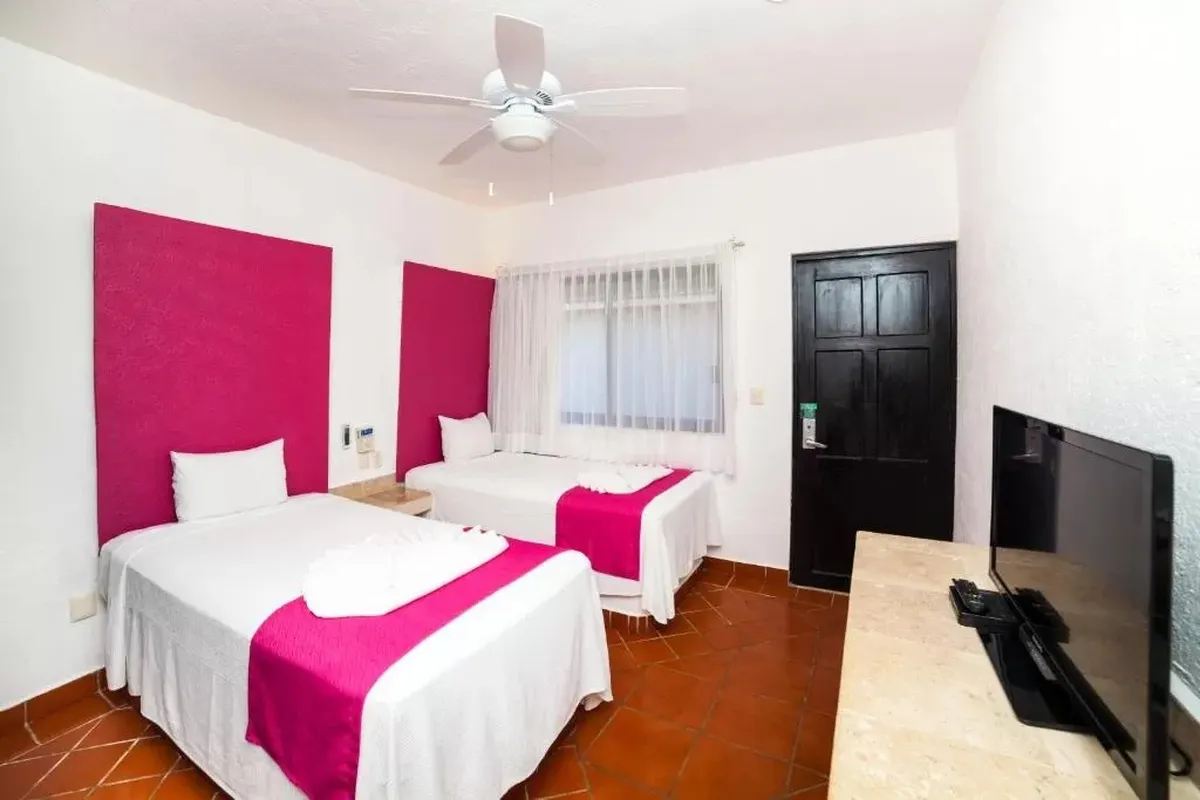Nina Hotel & Beach Club