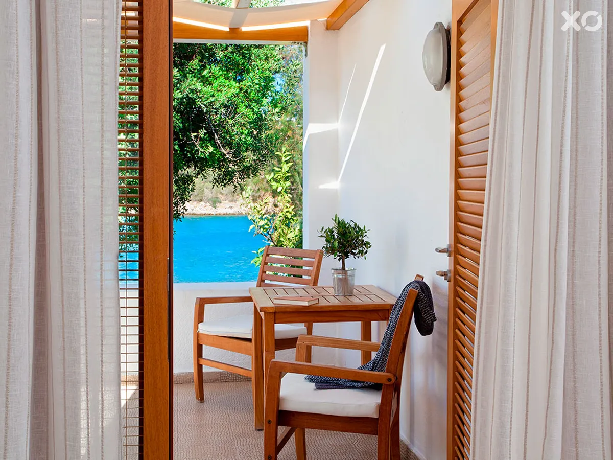 Minos Beach Art Hotel