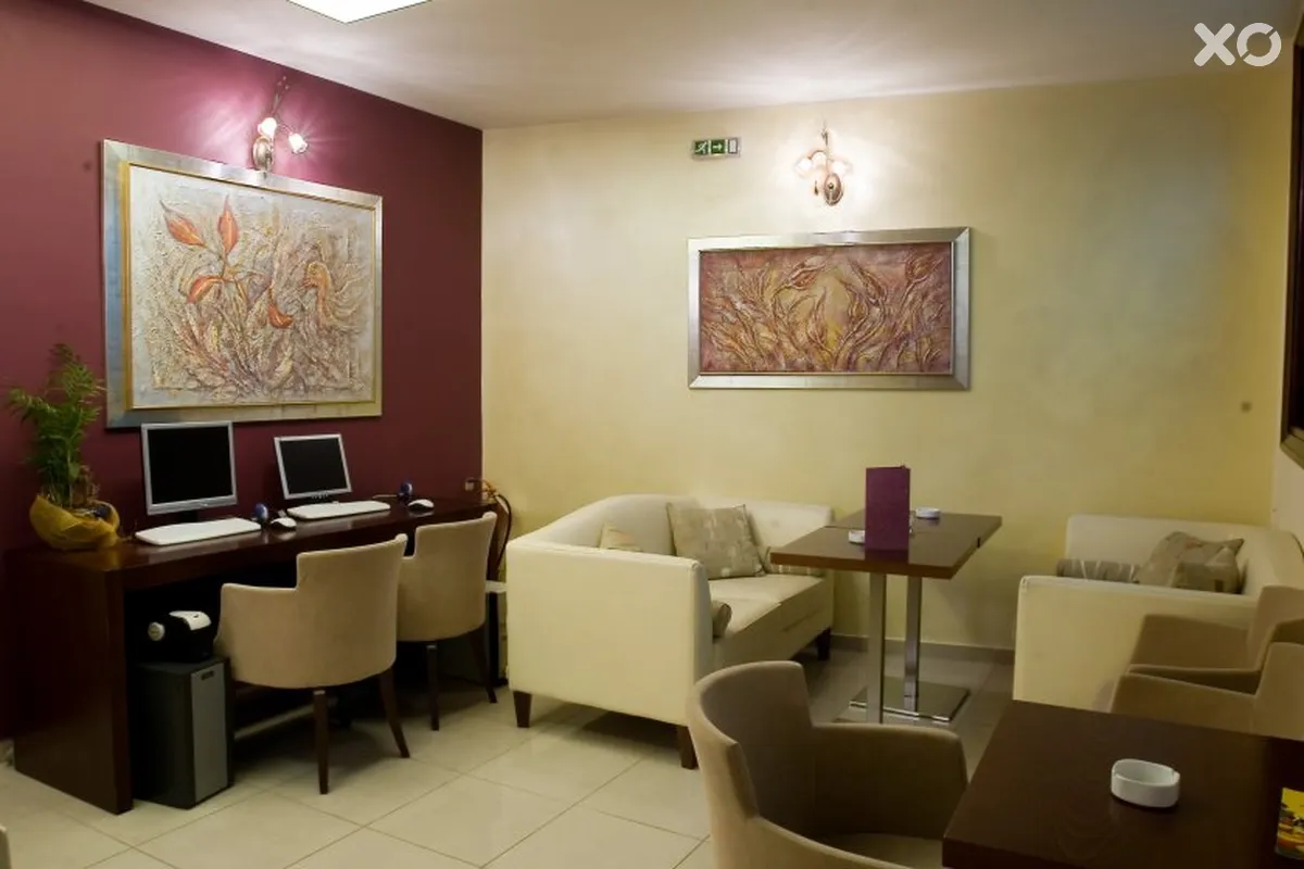 Crystal City Hotel