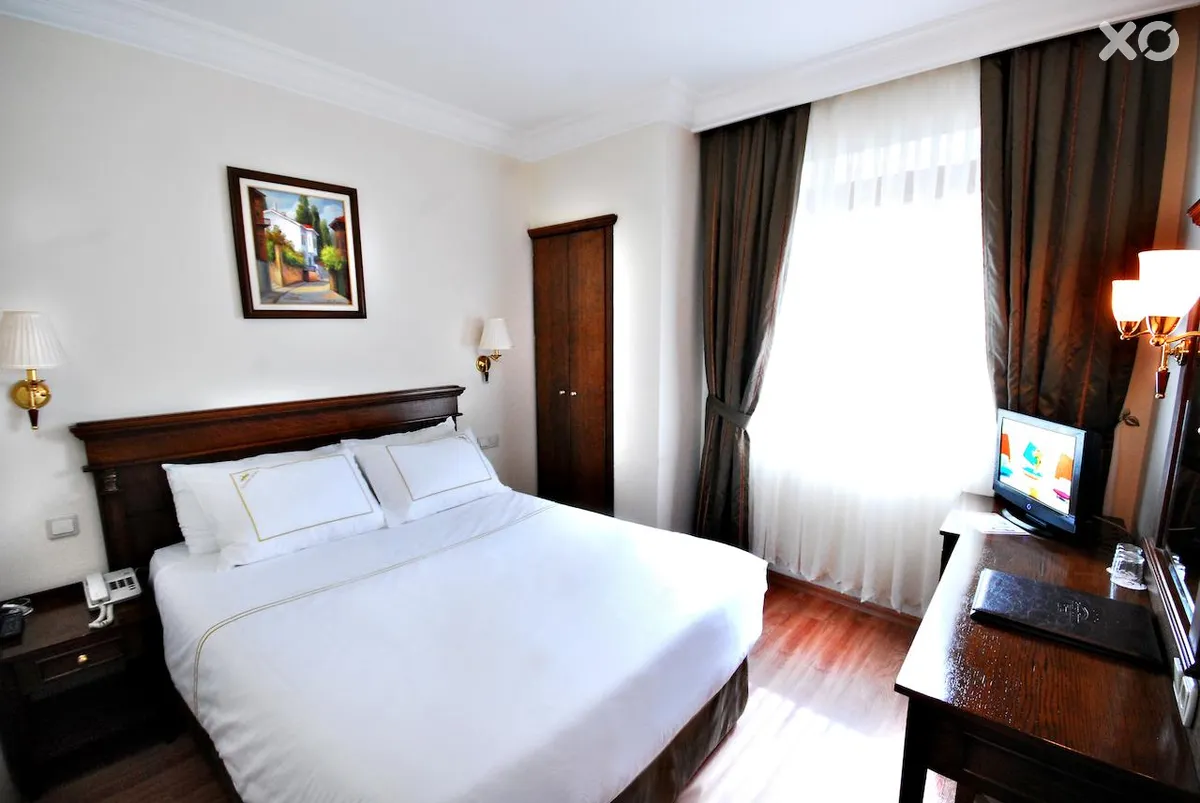 Golden Crown Hotel
