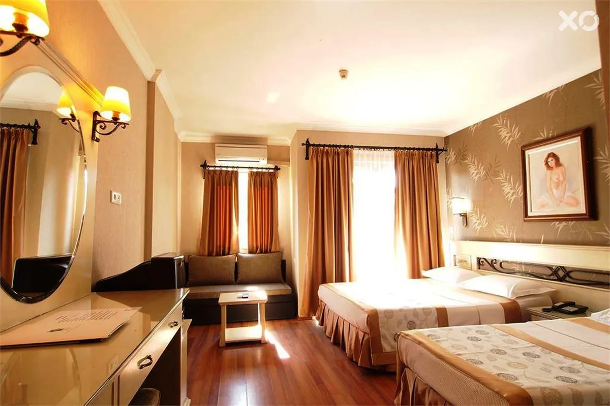 Romance Hotel