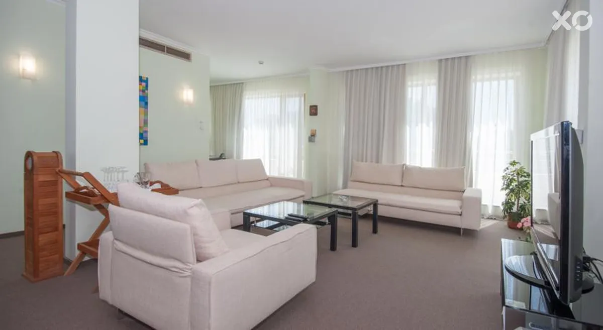 Jeravi Hotel