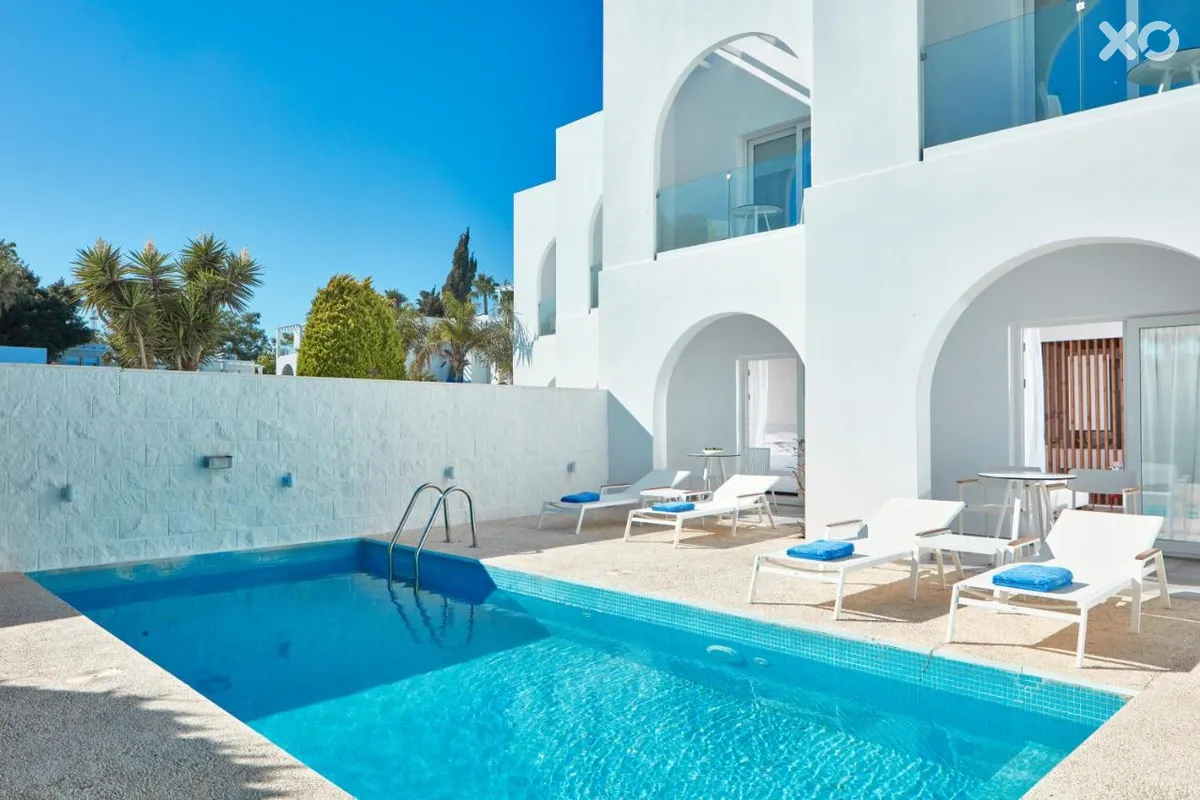 So White Club Resort