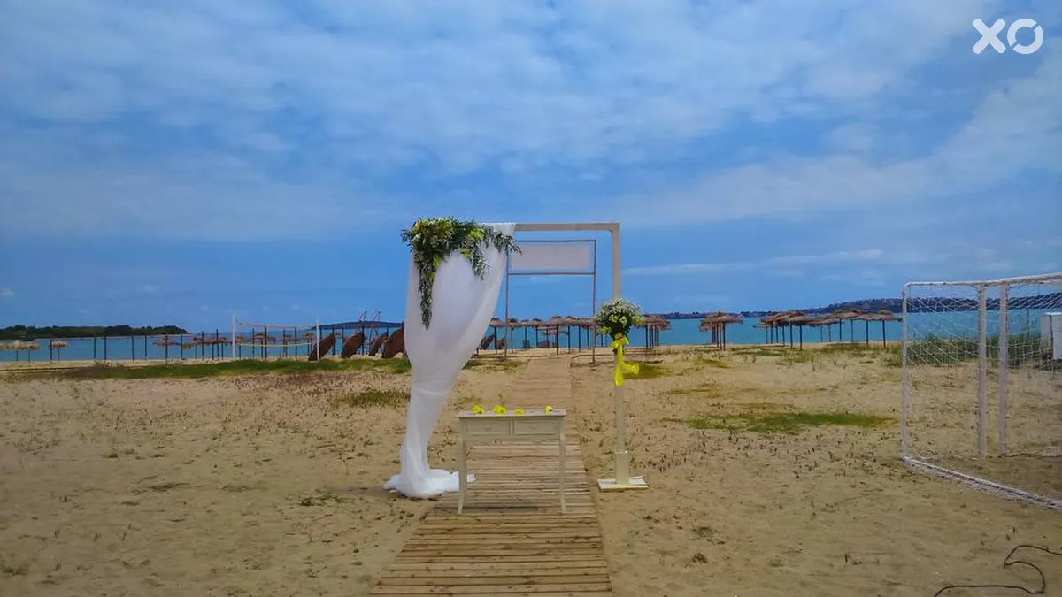 Apolonia Resort