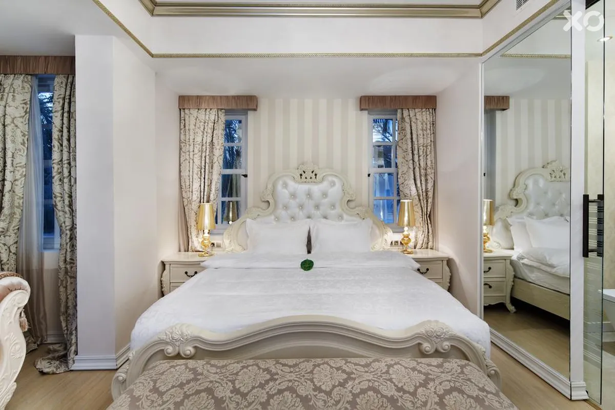 Elegance East Hotel