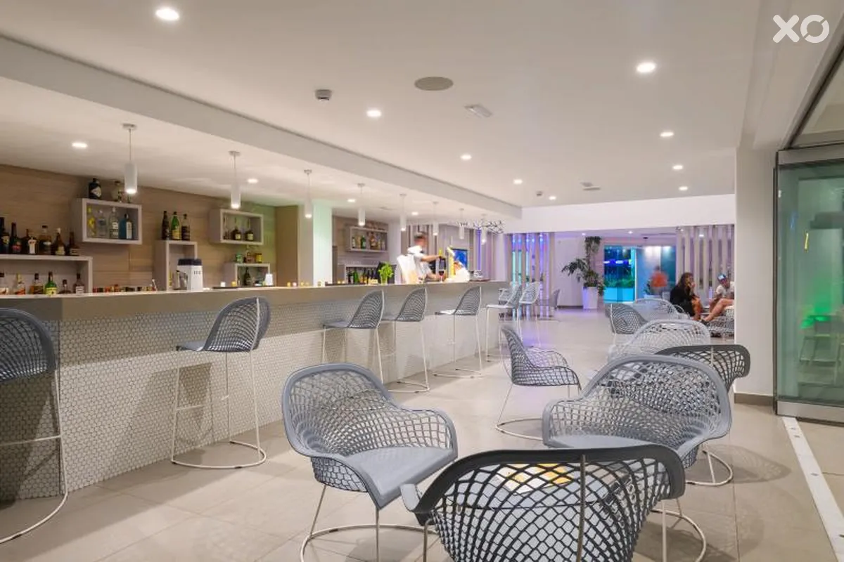 Tasia Maris Sands Beach Hotel