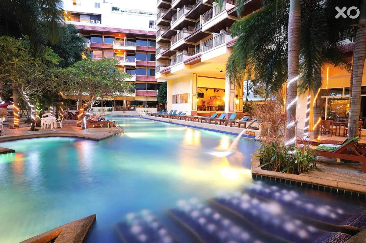 B Buri Hotel