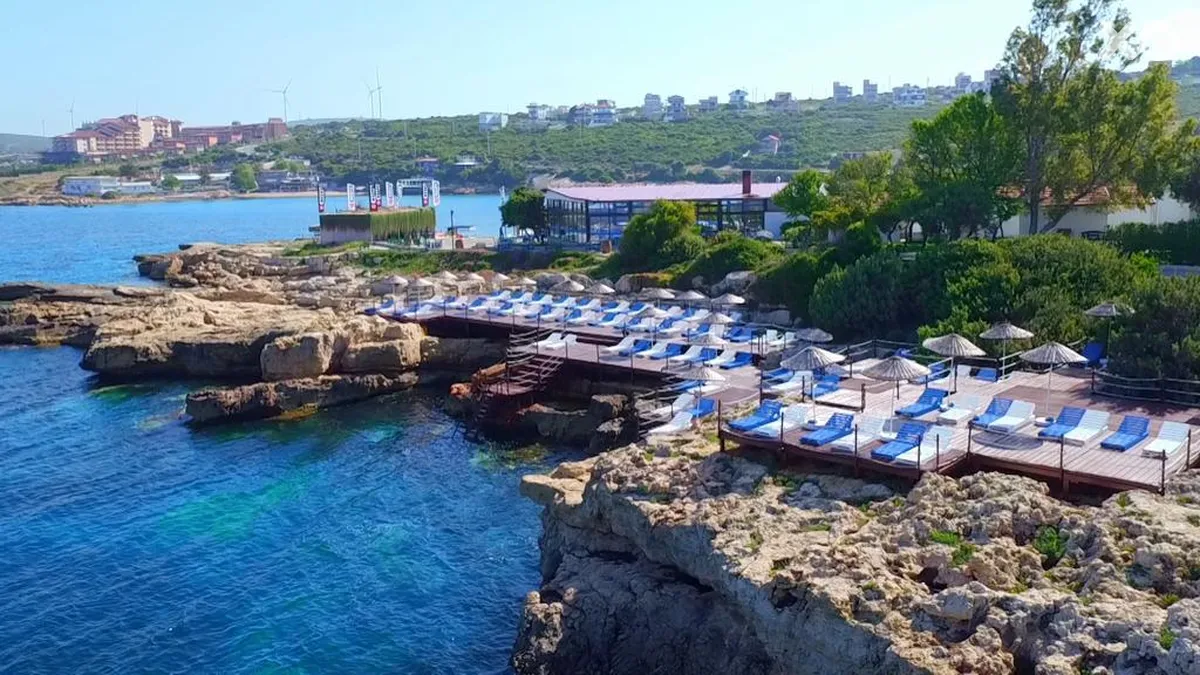Maya Bistro Hotel & Beach