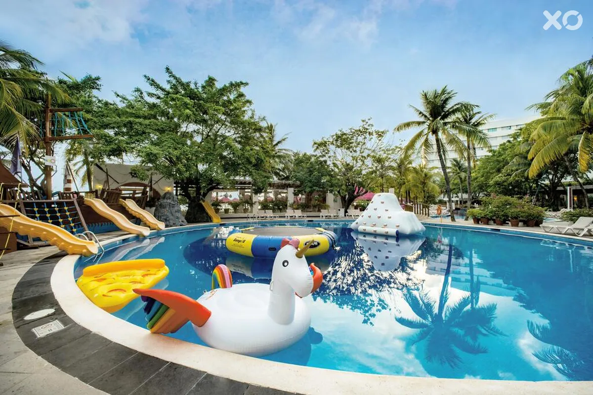 Grand Oasis Palm