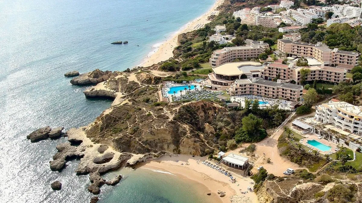 Auramar Beach Resort