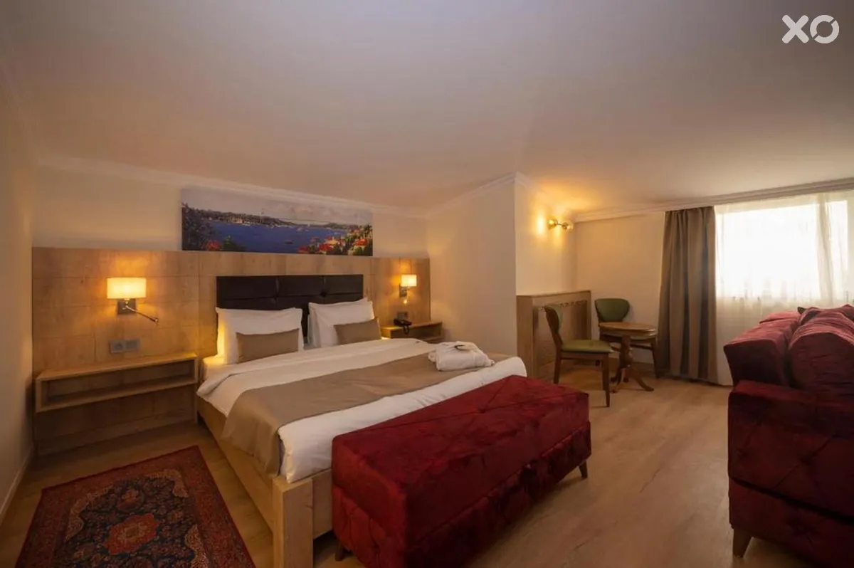 Porta Romanos Hotel