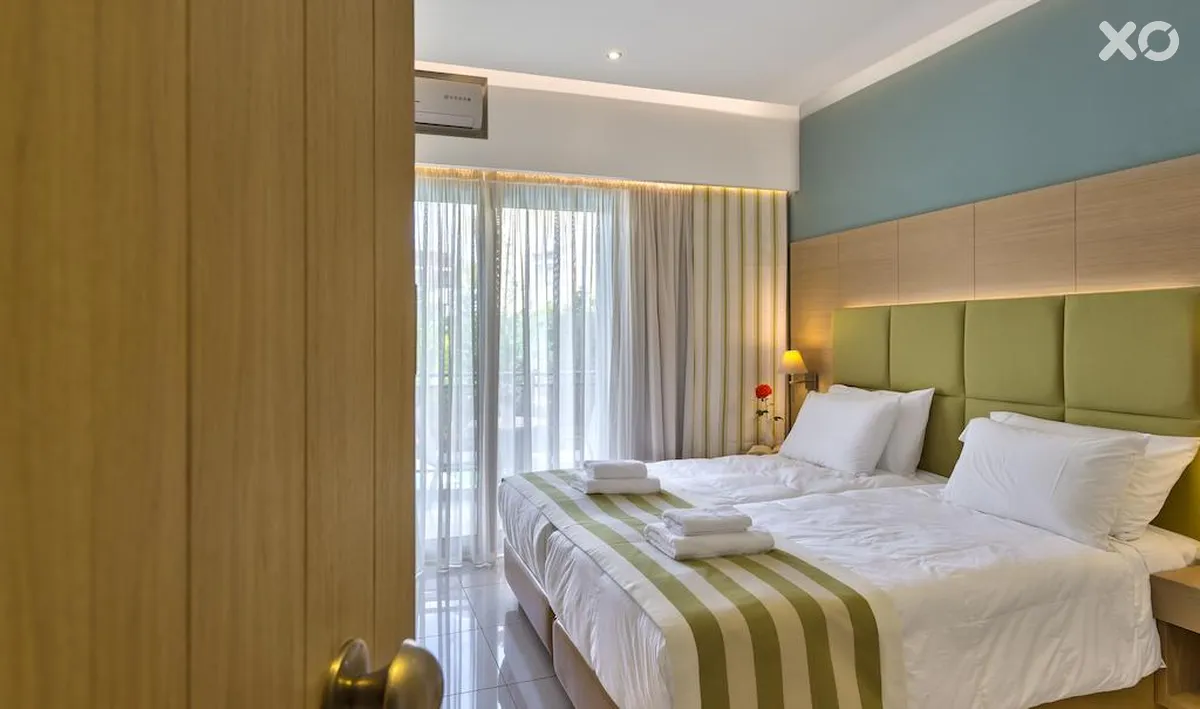 Leonidas Hotel & Apartments