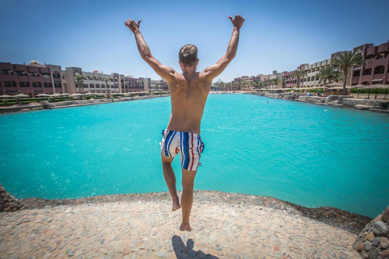 Sunny Days El Palacio