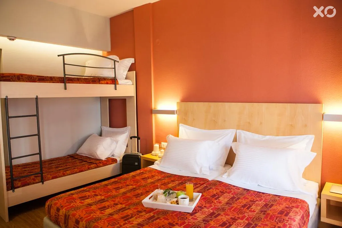 Kronos Hotel