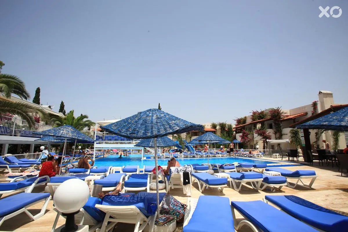 Summer Garden Suites & Beach Hotel