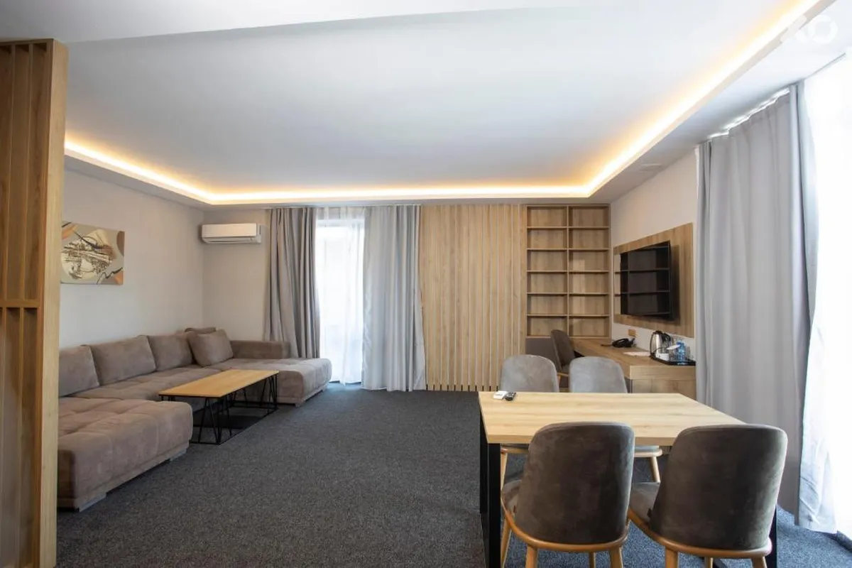Avenue Hotel Deluxe