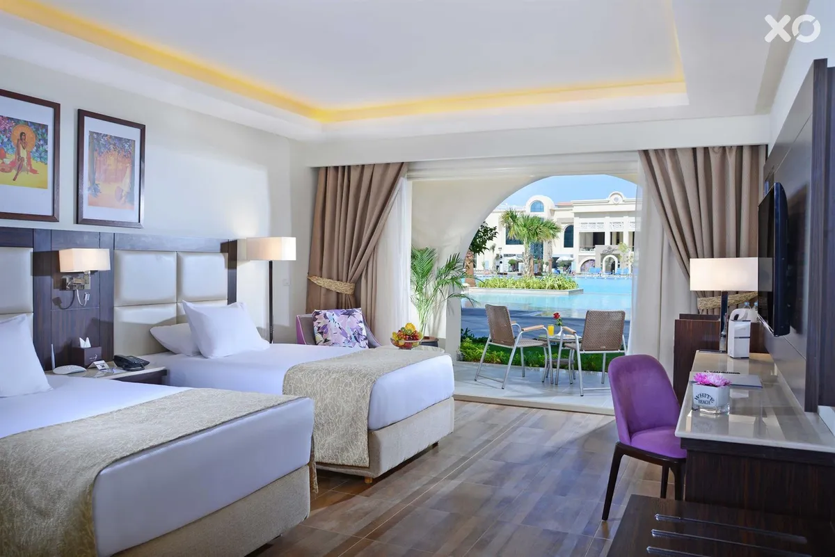 Albatros White Beach Resort