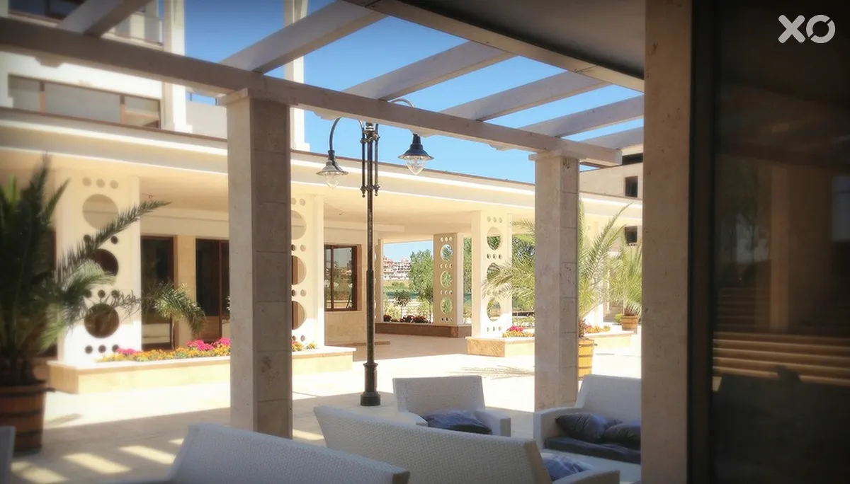 Apolonia Resort