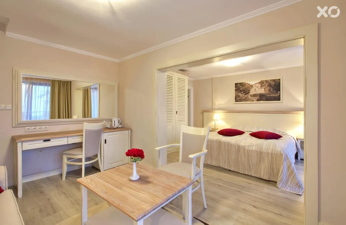 White Rock Castle Suite Hotel