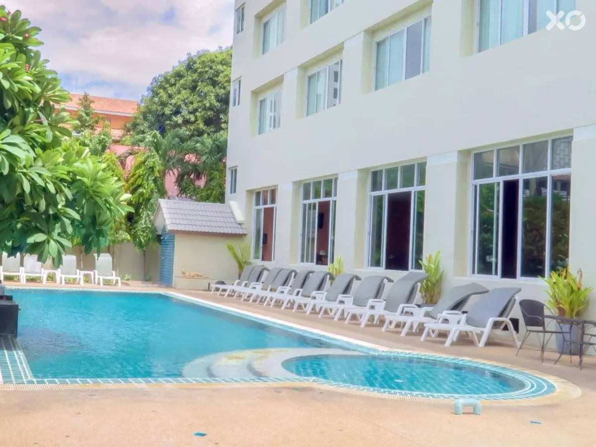 Crown Pattaya Beach Hotel
