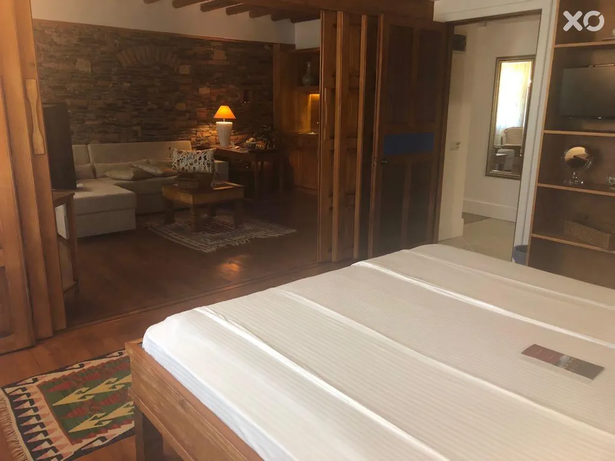 El Vino Hotel & Suites
