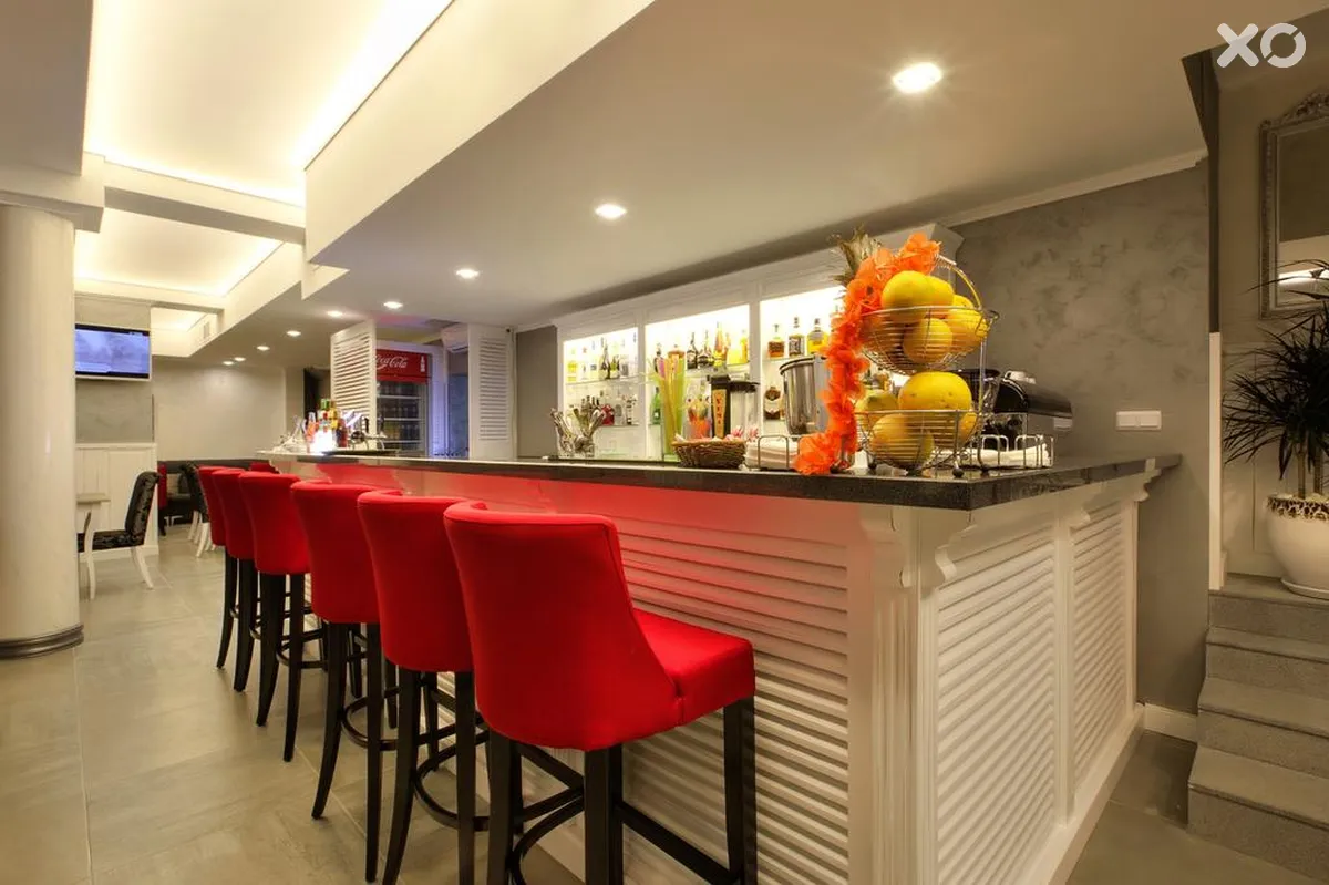 White Rock Castle Suite Hotel