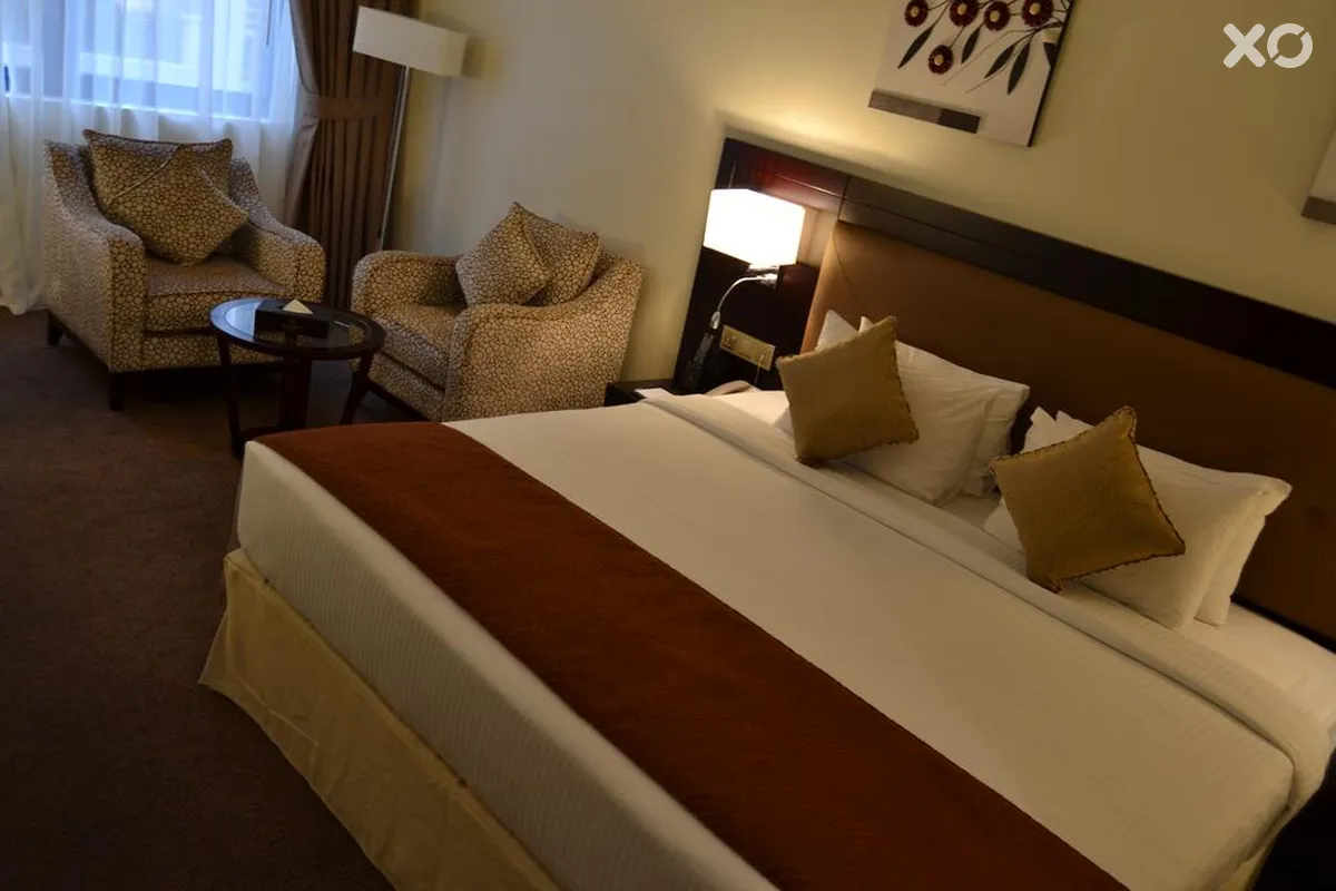 Landmark Summit Hotel