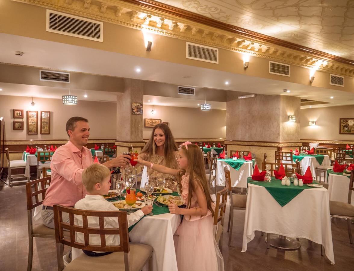 Sunny Days Mirette Family Apartments & Resort