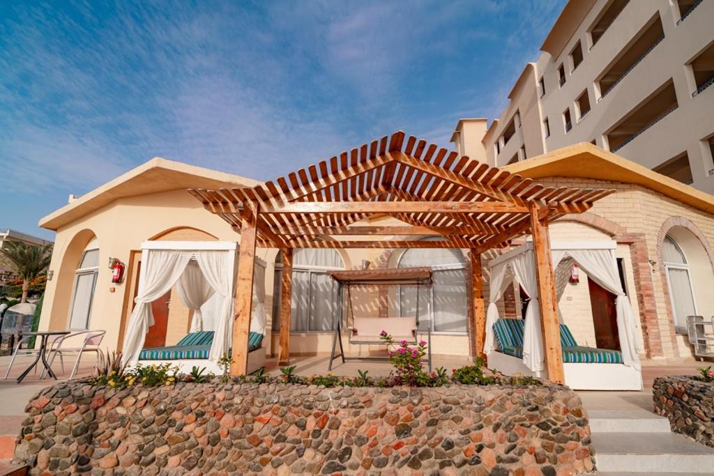 Sphinx Aqua Park Beach Resort