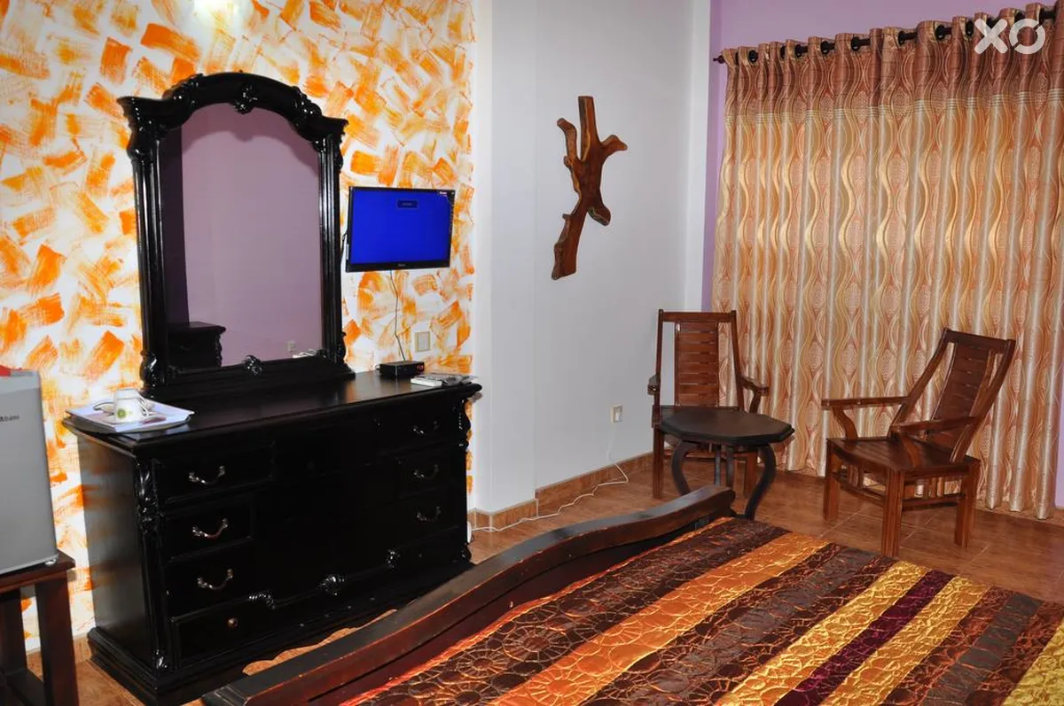 Solomon Beach Hotel